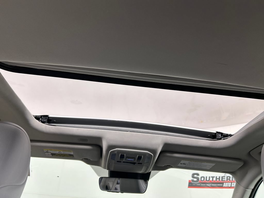Used 2021 Toyota Highlander XLE AWD/4WD image 20