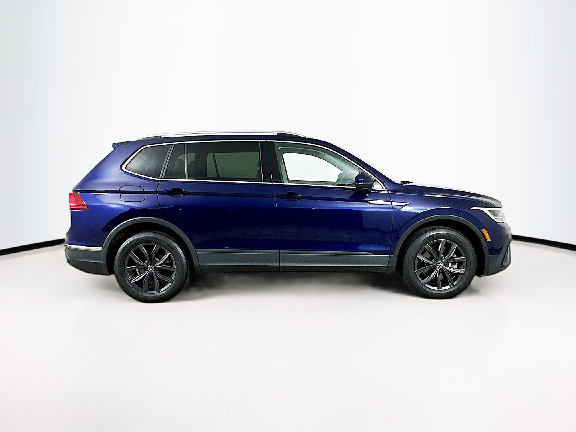 Used 2023 Volkswagen Tiguan SE image 10