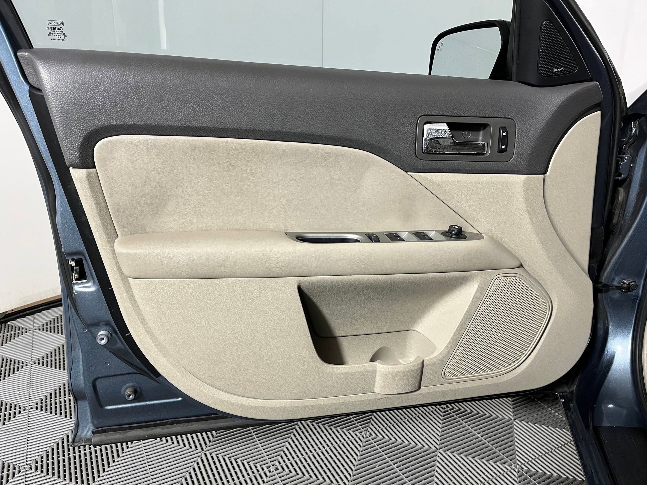 Used 2011 Ford Fusion Hybrid w/ 502A Rapid Spec Order Code image 18