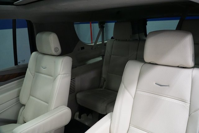 New 2024 Cadillac Escalade ESV Sport Platinum w/ LPO, ONYX Package image 24