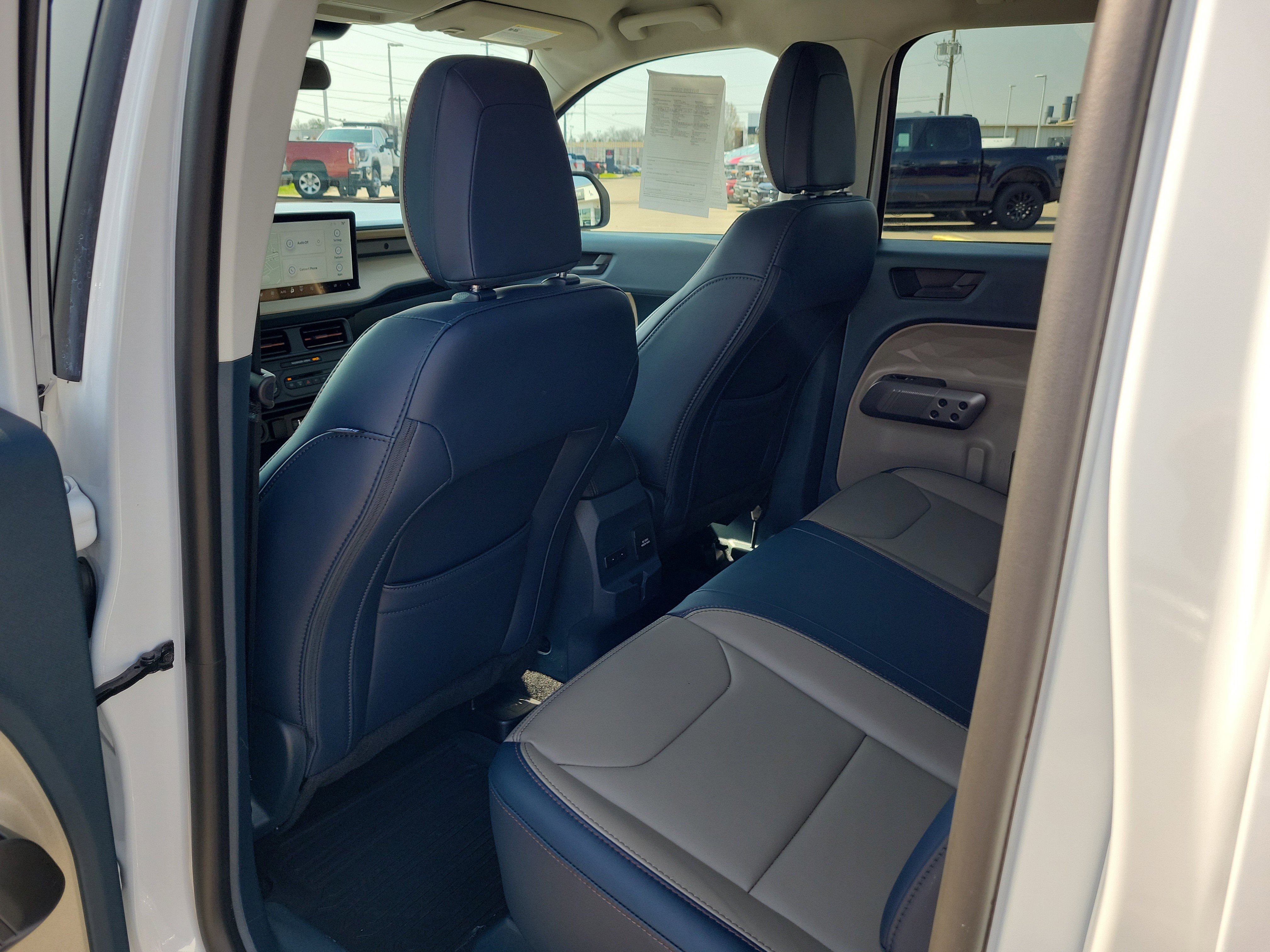 Used 2025 Ford Maverick Lariat image 13