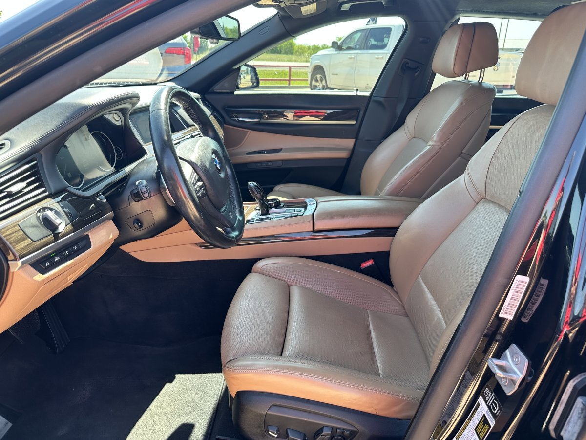Used 2014 BMW 750Li RWD image 18