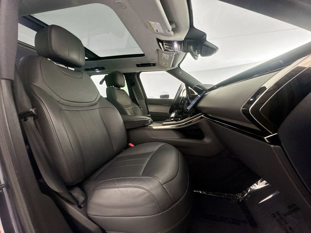 Used 2024 Land Rover Range Rover Sport SE image 28