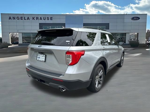 Used 2023 Ford Explorer XLT w/ Equipment Group 202A image 8