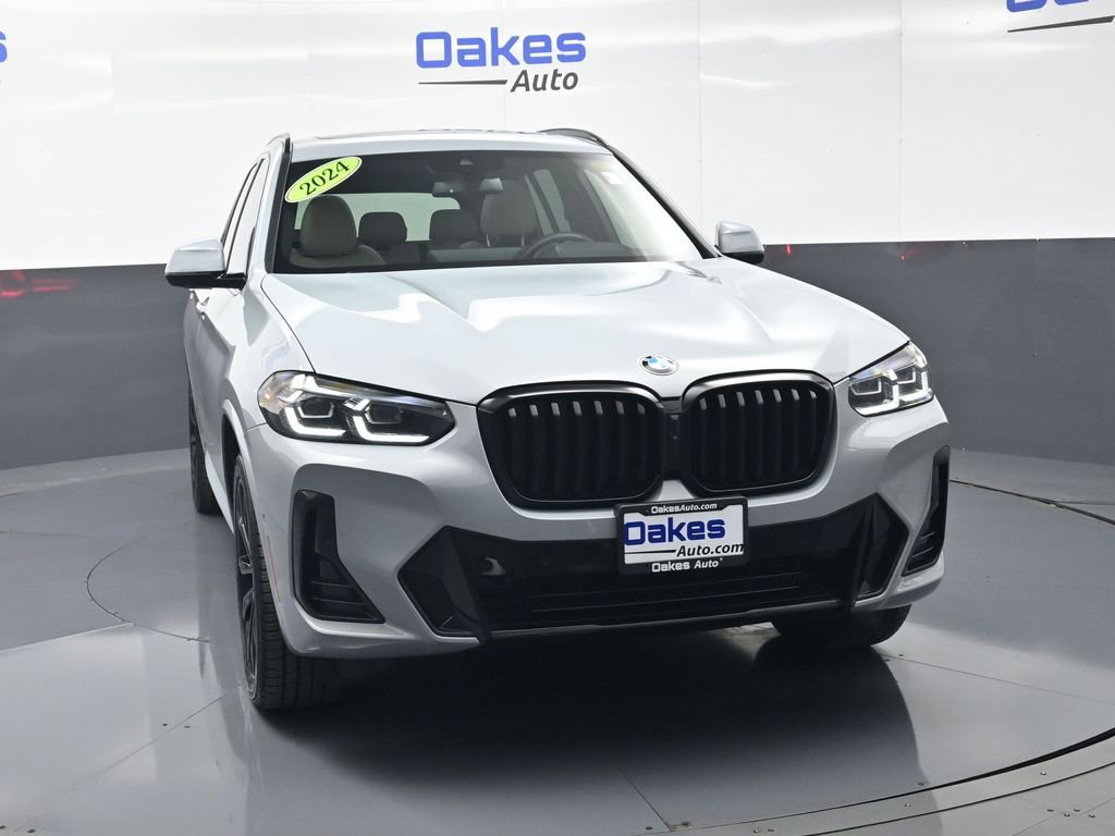 Used 2024 BMW X3 xDrive30i w/ Premium Package image 3