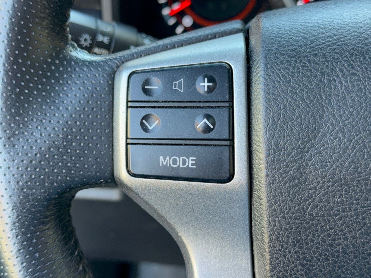 Used 2011 Toyota 4Runner Limited AWD/4WD image 18