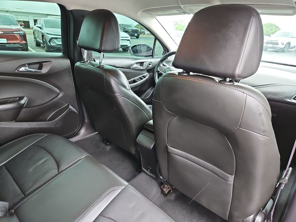 Used 2017 Chevrolet Cruze Premier FWD image 21
