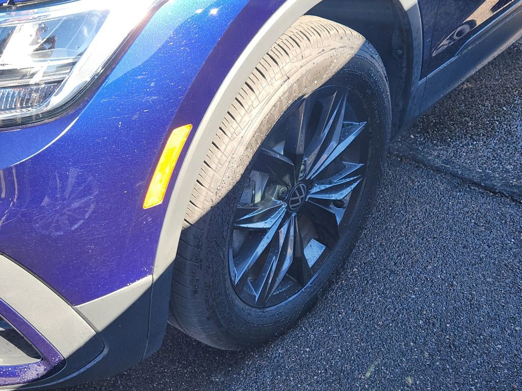 Used 2024 Volkswagen Tiguan SE w/ MDO Package, Two-Row image 9