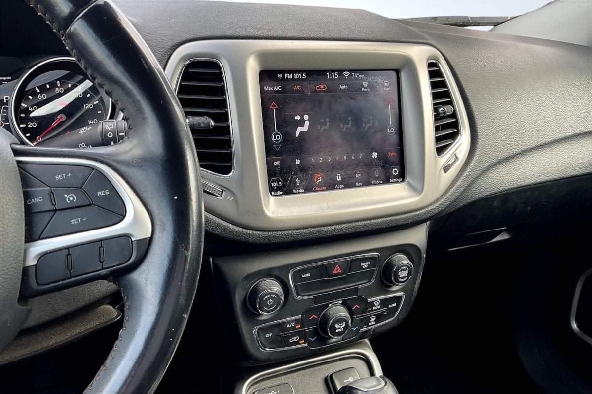 Used 2019 Jeep Compass Latitude w/ Popular Equipment Group FWD image 6
