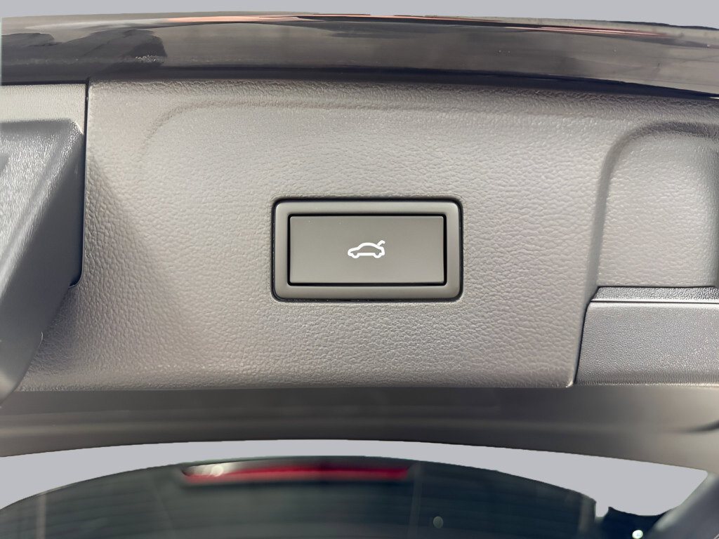 Used 2025 Volkswagen Atlas SEL Premium R-Line image 10