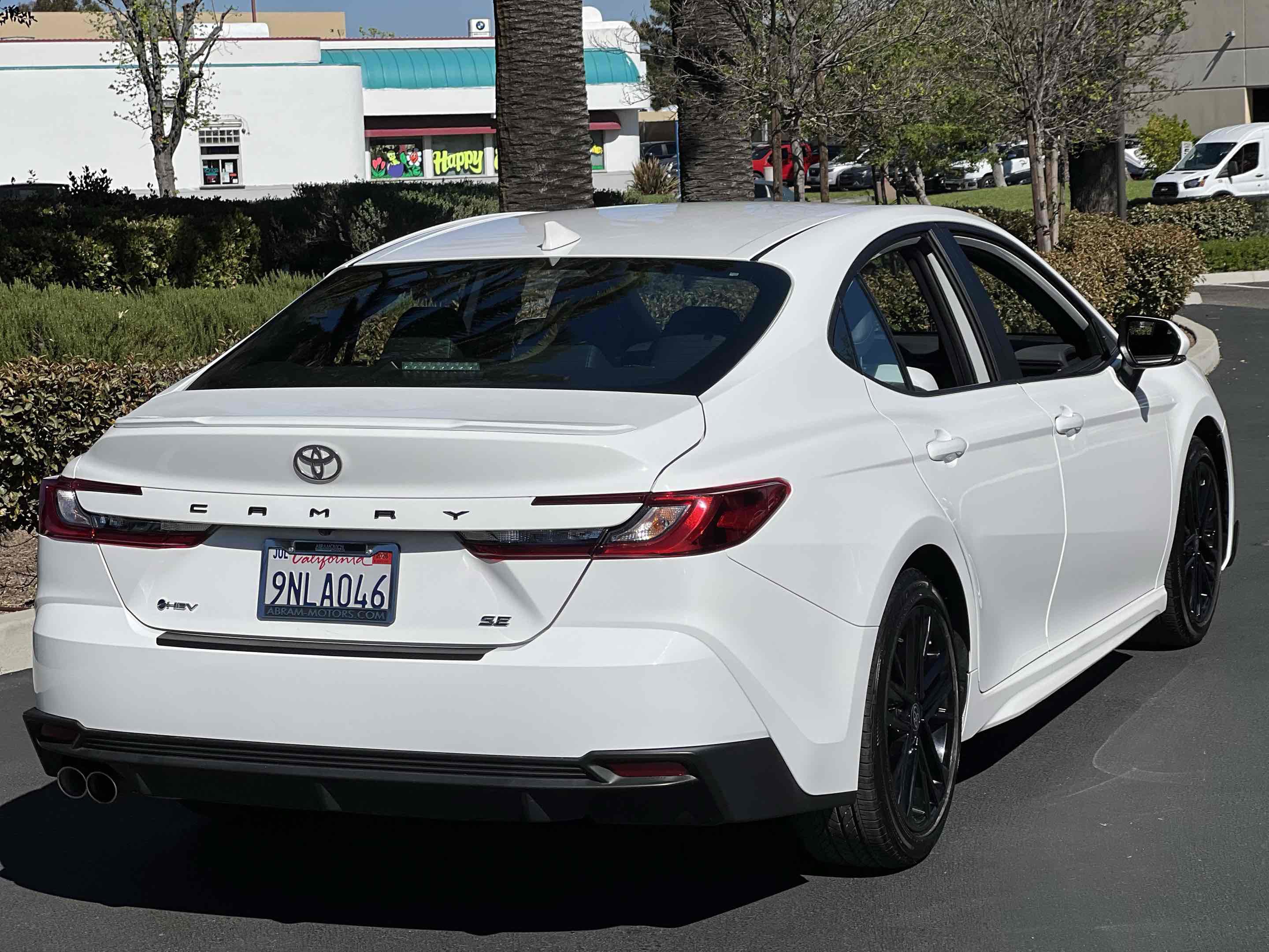 Used 2025 Toyota Camry SE image 12