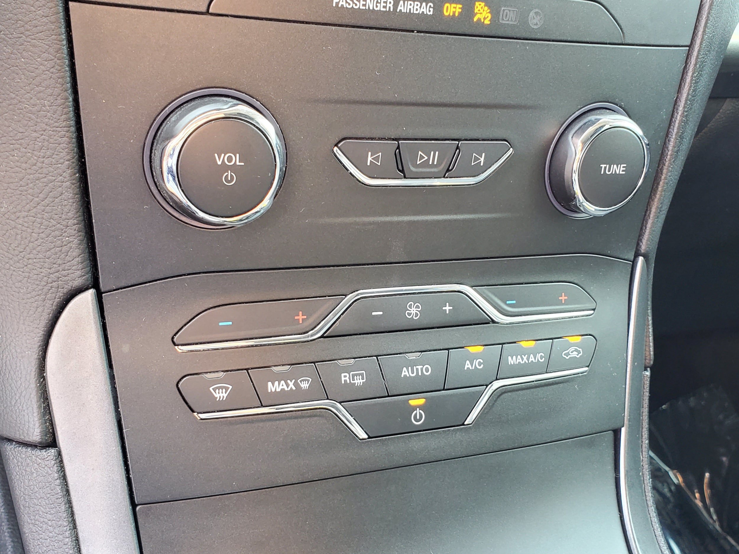 Used 2020 Ford Edge SE AWD/4WD image 21