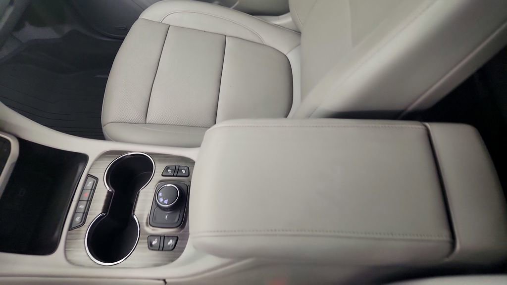 Used 2020 GMC Acadia SLT w/ Driver Alert Package II FWD image 19