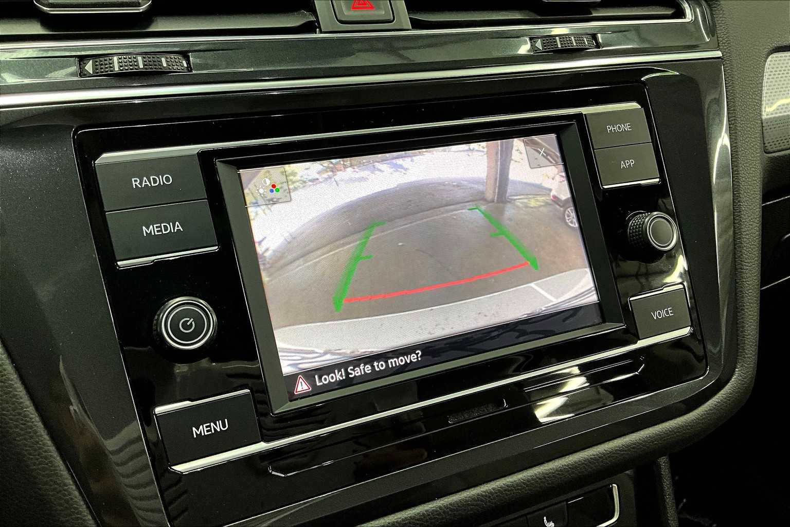 Used 2022 Volkswagen Tiguan S image 23