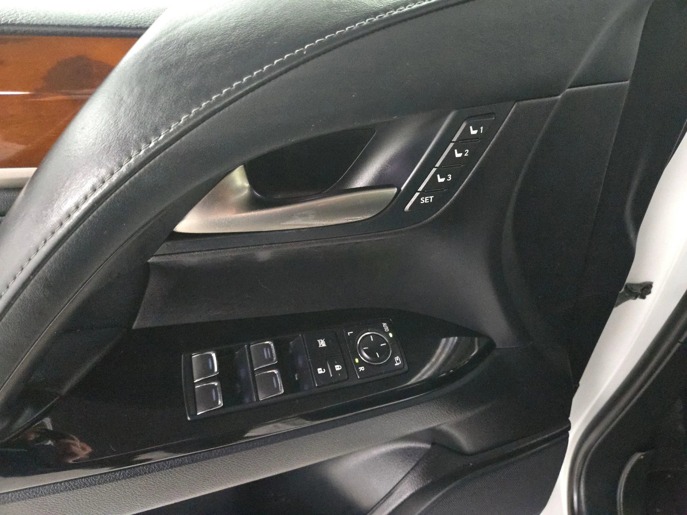 Used 2018 Lexus LX 570 4WD image 28