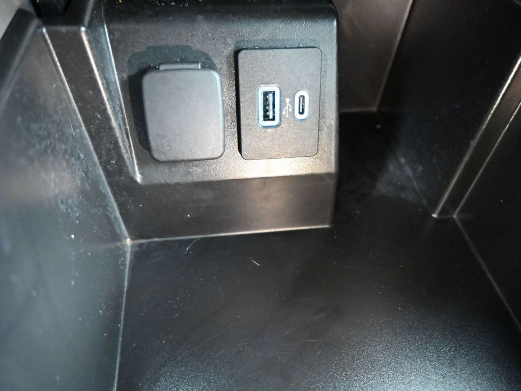 Used 2023 Ford Explorer Limited image 15