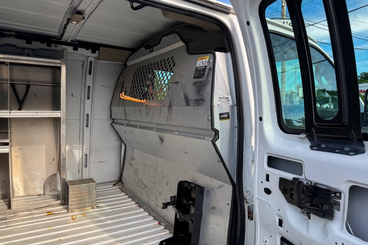 Used 2018 Chevrolet Express 2500 w/ Driver Convenience Package RWD image 15