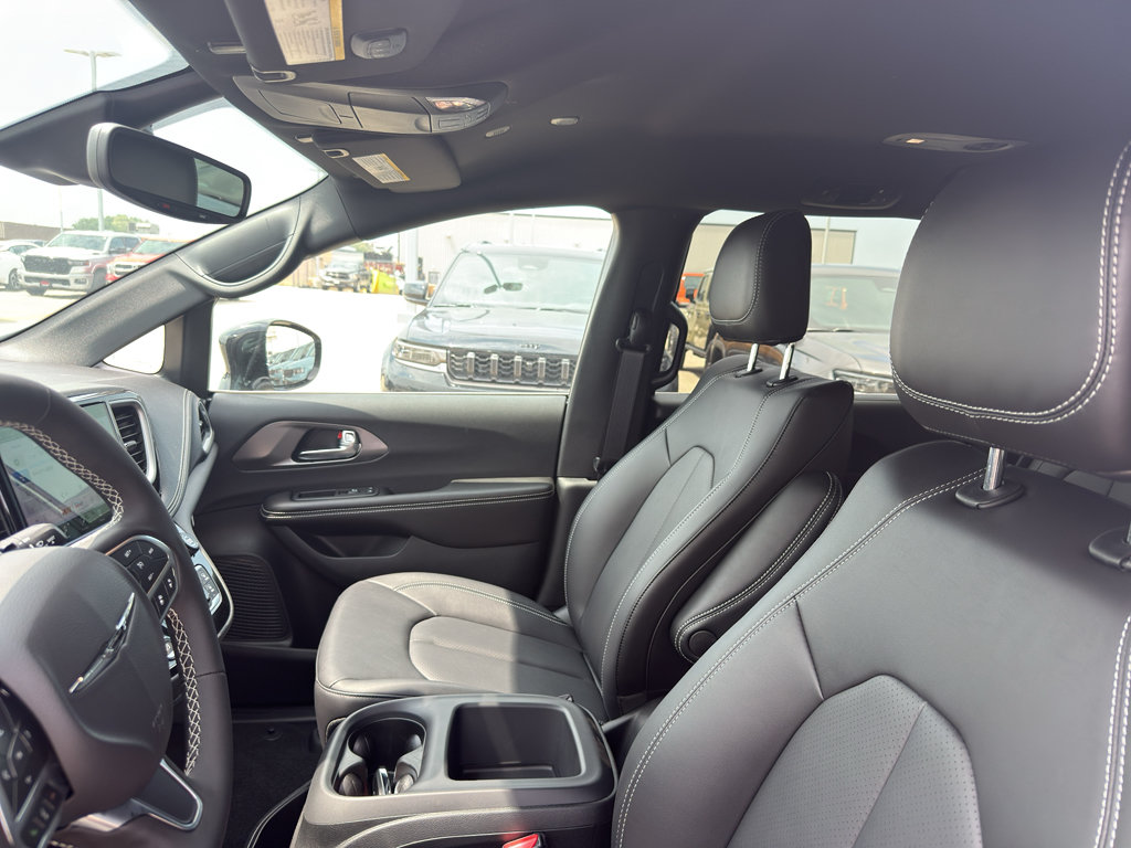 New 2026 Chrysler Pacifica Select FWD image 26