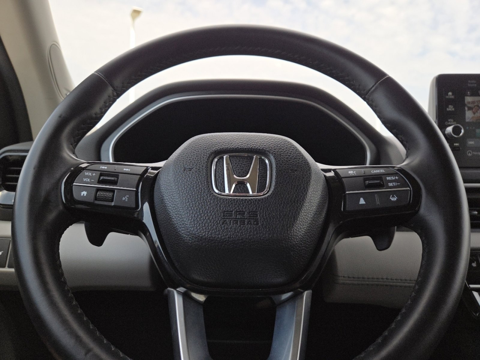 Used 2024 Honda Pilot Touring image 29