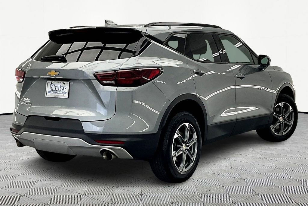 Used 2024 Chevrolet Blazer LT w/ Convenience Package image 2
