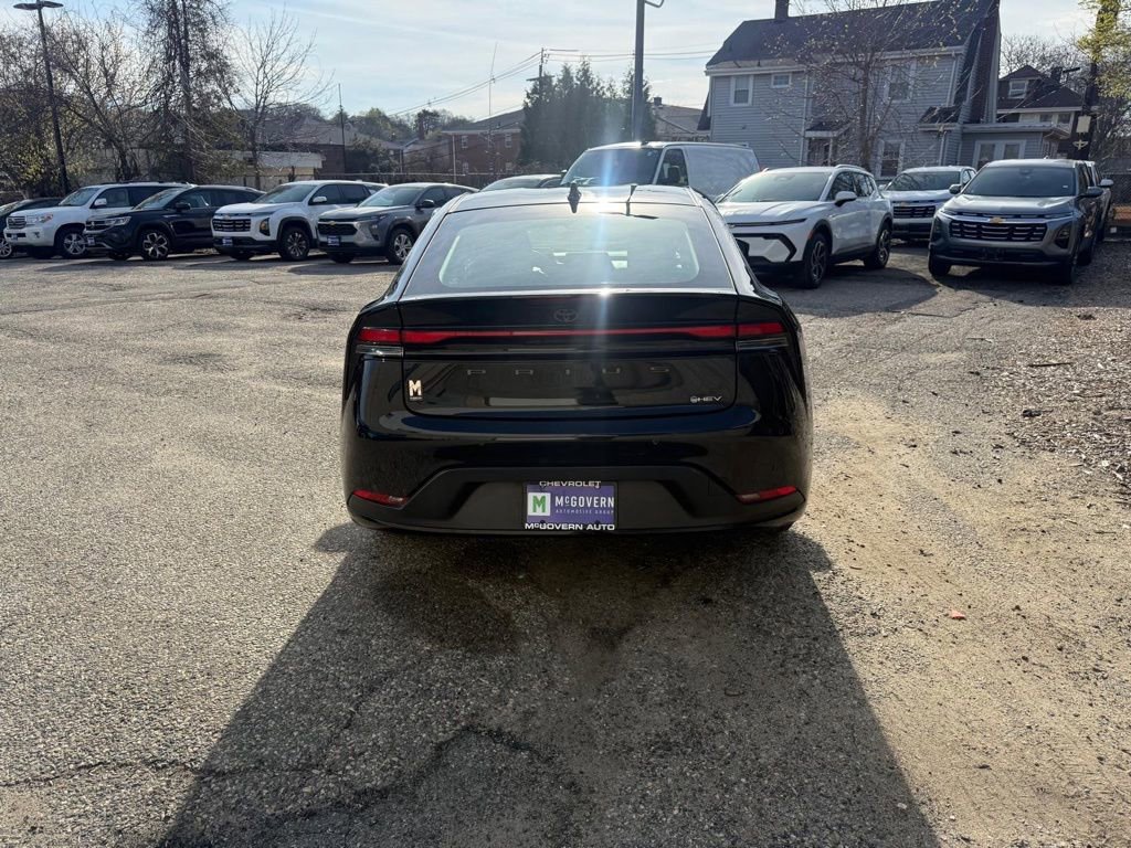 Used 2025 Toyota Prius LE image 4