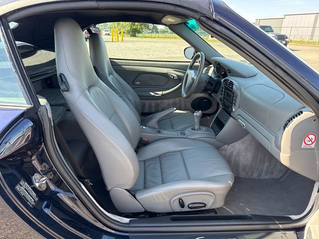 Used 2003 Porsche 911 Carrera RWD image 9
