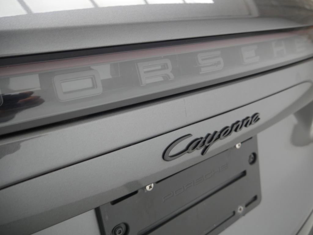 Certified 2023 Porsche Cayenne AWD/4WD image 11