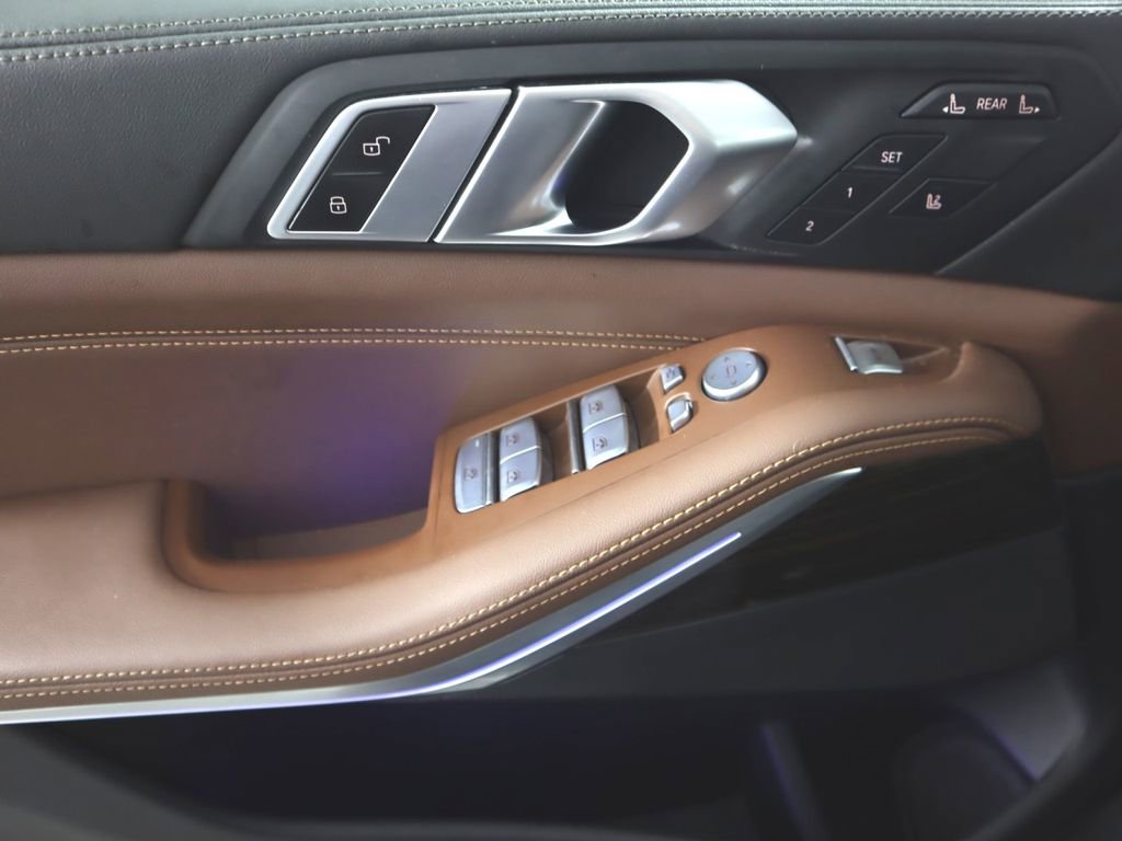 Used 2024 BMW X7 xDrive40i w/ Climate Comfort Package image 19