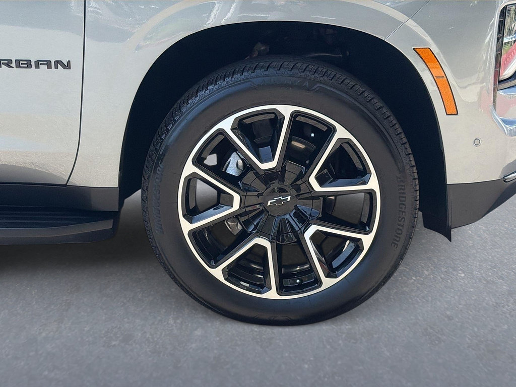 Used 2026 Chevrolet Suburban RST RWD image 34