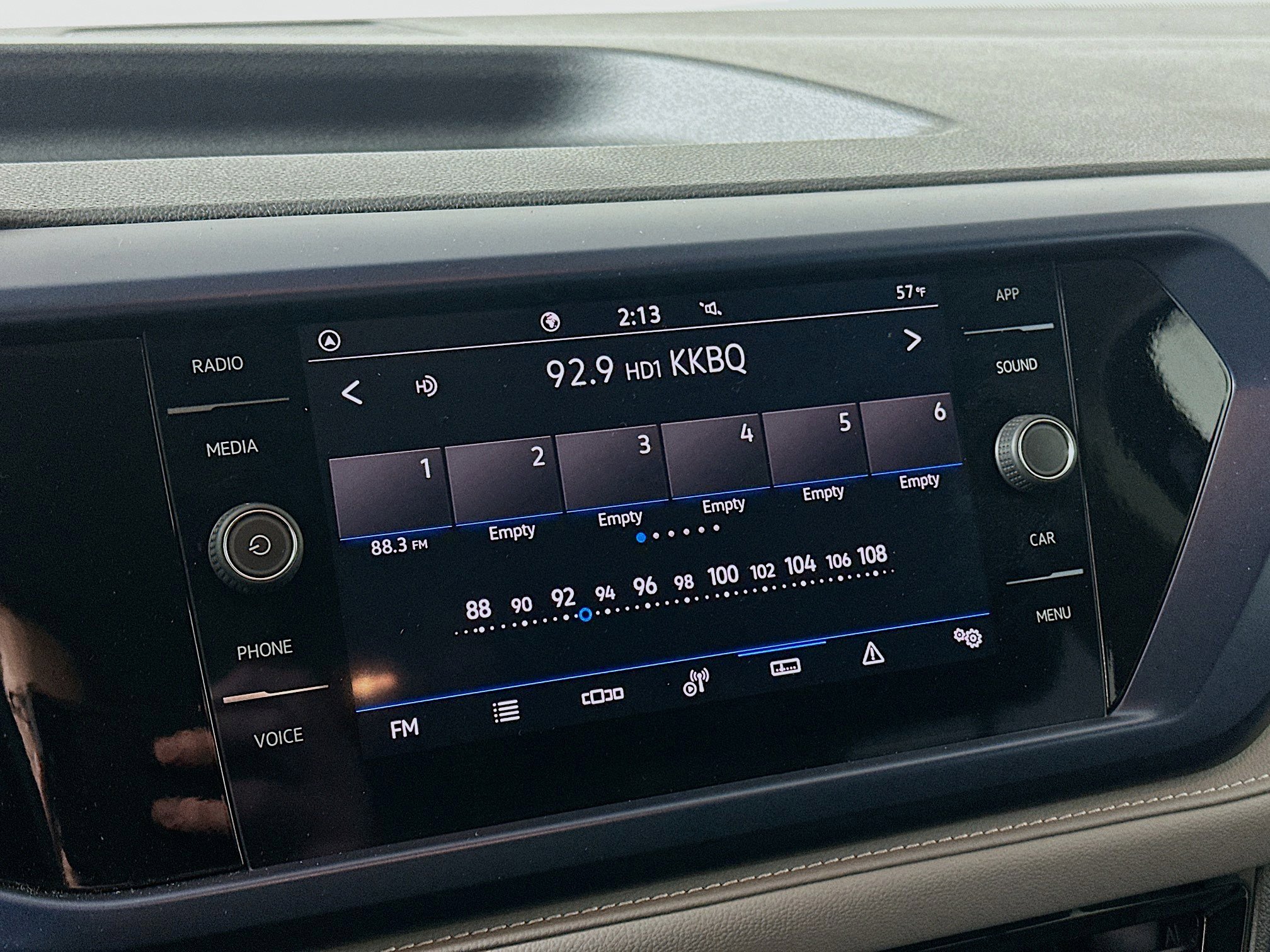 Used 2024 Volkswagen Taos SE image 21