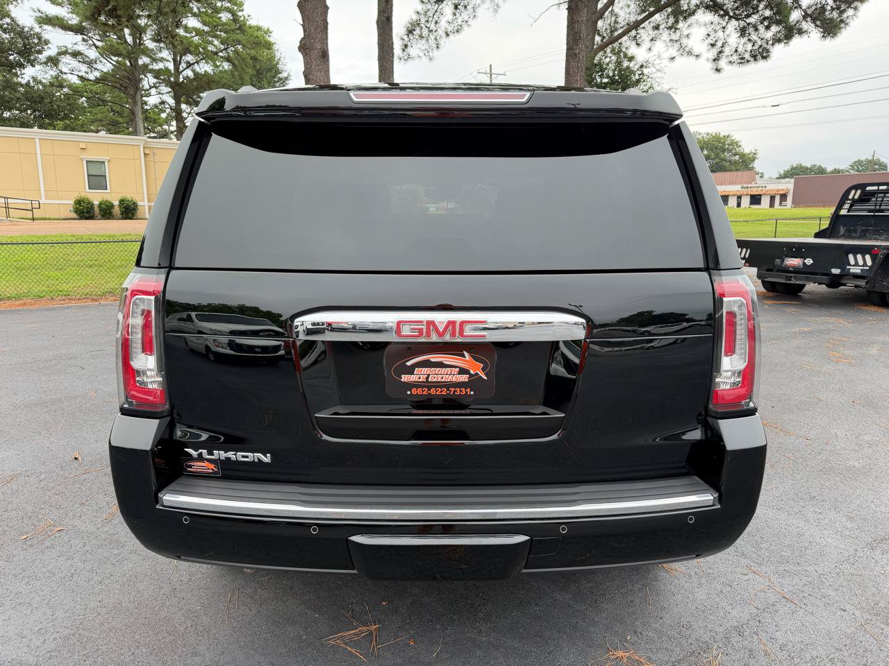 Used 2018 GMC Yukon Denali w/ Denali Ultimate Package AWD/4WD image 3