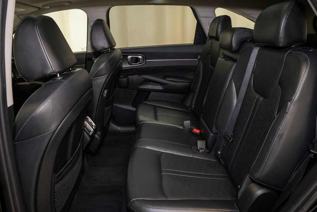 Used 2024 Kia Sorento S w/ Panoramic Sunroof Package image 8