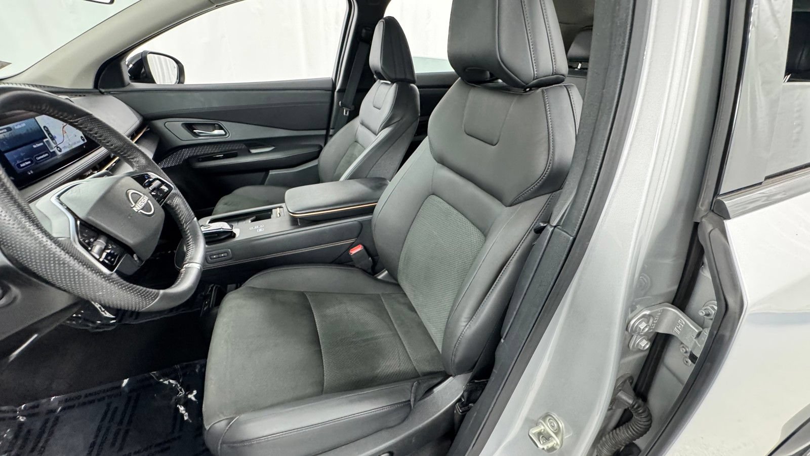 Certified 2024 Nissan Ariya AWD image 10