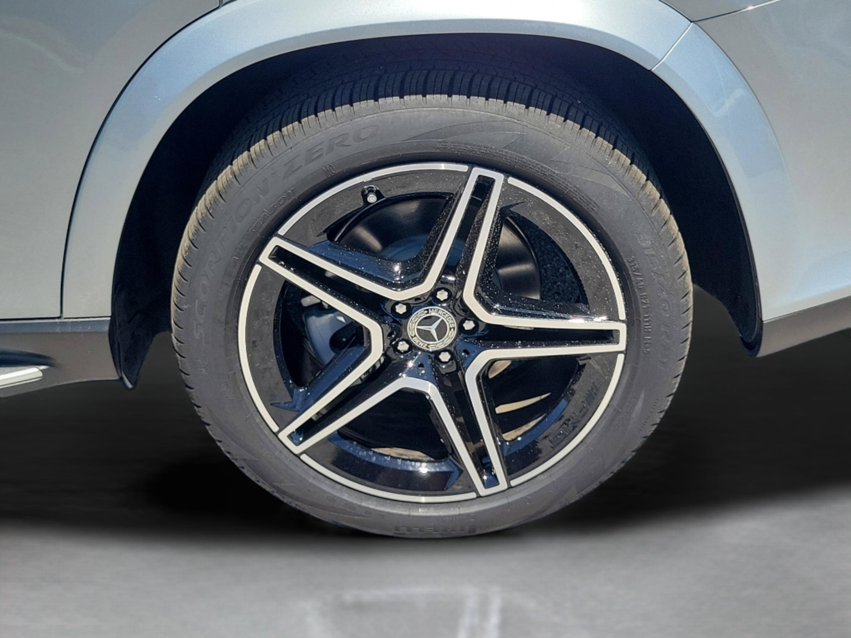 Certified 2026 Mercedes-Benz GLS 450 4MATIC image 27