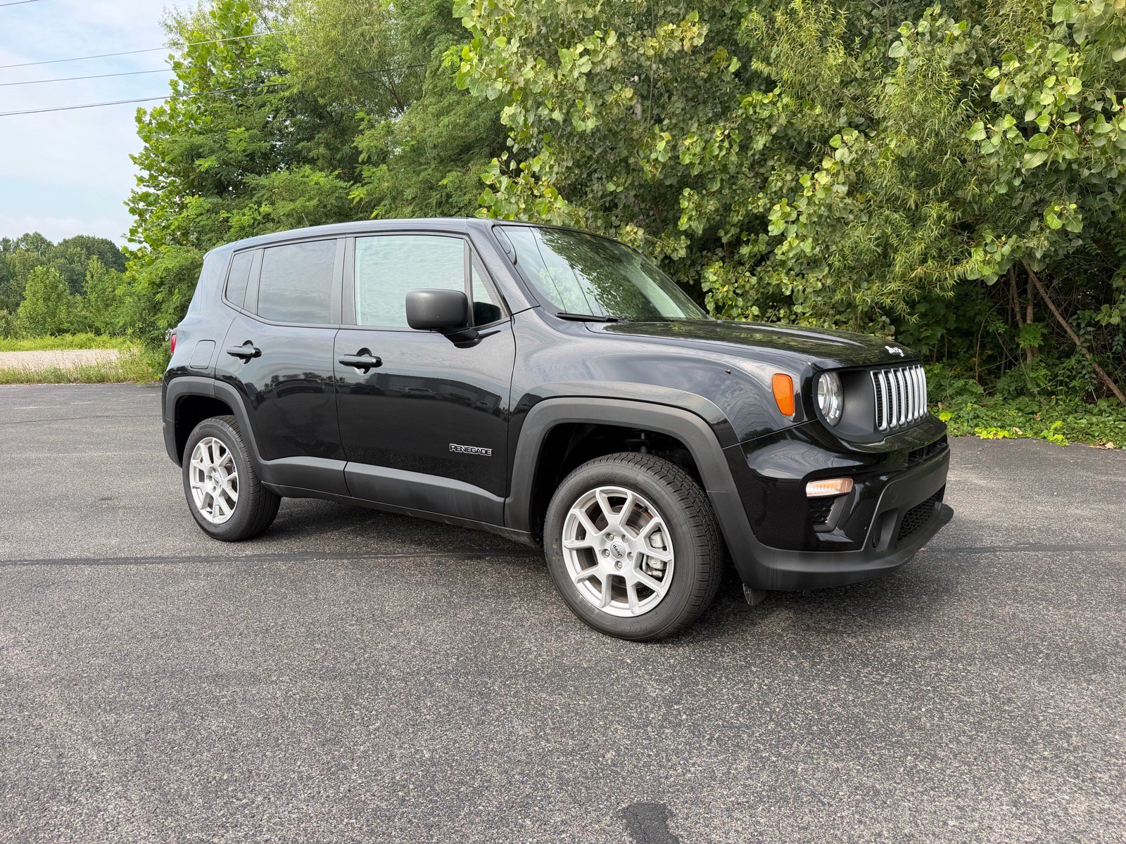 Used 2023 Jeep Renegade Latitude AWD/4WD image 2