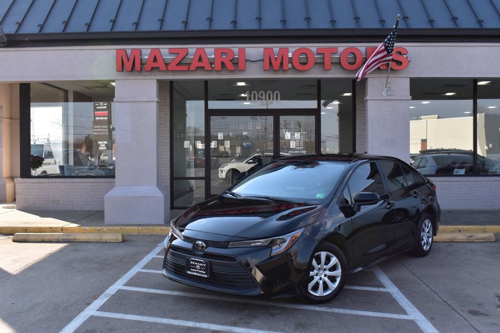 Used 2024 Toyota Corolla LE FWD image 2