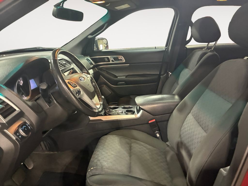 Used 2013 Ford Explorer XLT image 9