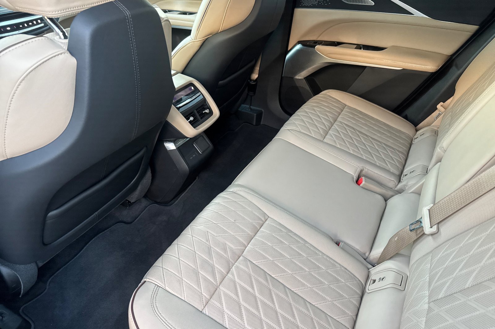 Certified 2025 Cadillac Lyriq Luxury w/ Nappa Leather Package image 13