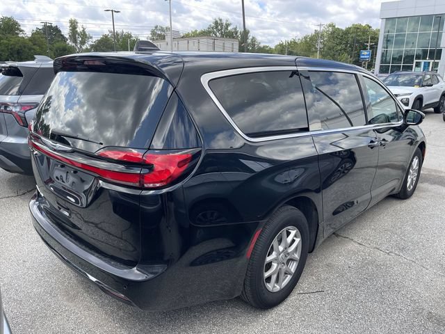 Used 2025 Chrysler Pacifica Select FWD image 8