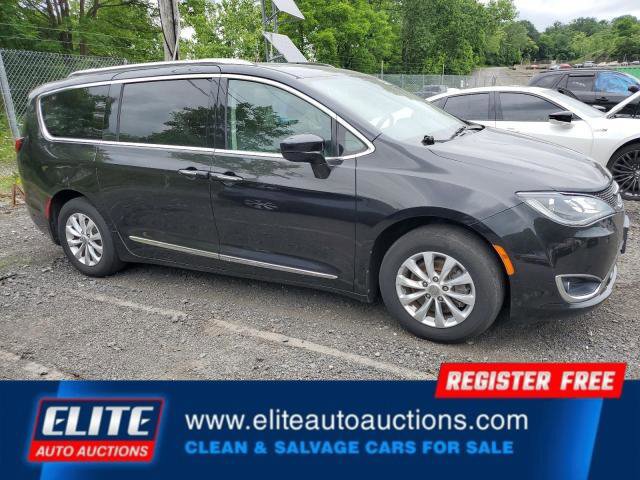 Used 2018 Chrysler Pacifica Touring-L image 8