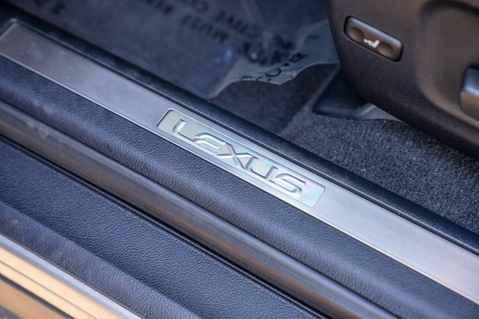 Used 2019 Lexus RX 350L Luxury w/ Accessory Package AWD/4WD image 11