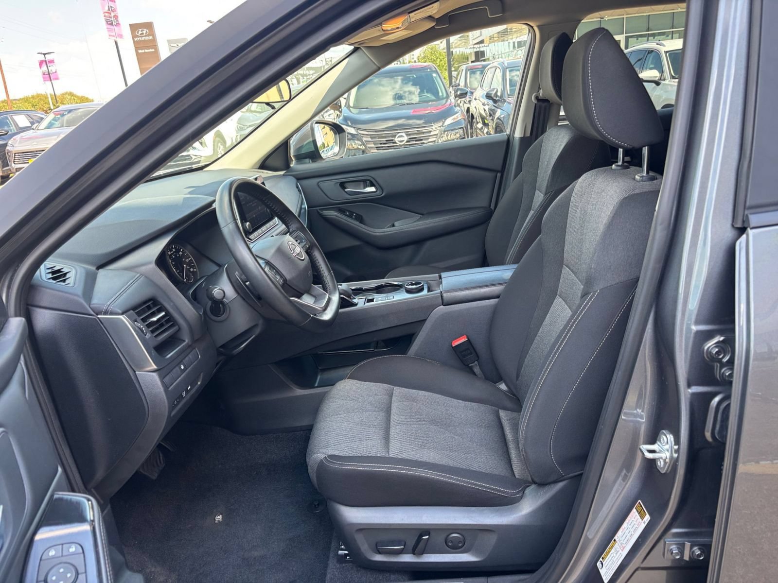 Used 2026 Nissan Rogue SV AWD/4WD image 28
