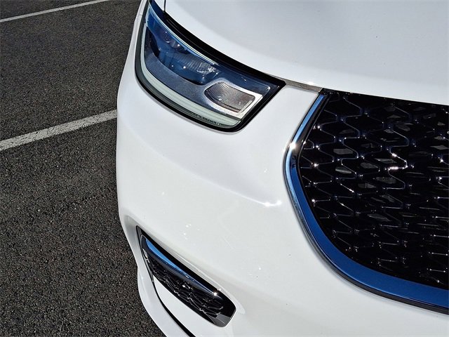 Used 2024 Chrysler Pacifica Select image 28