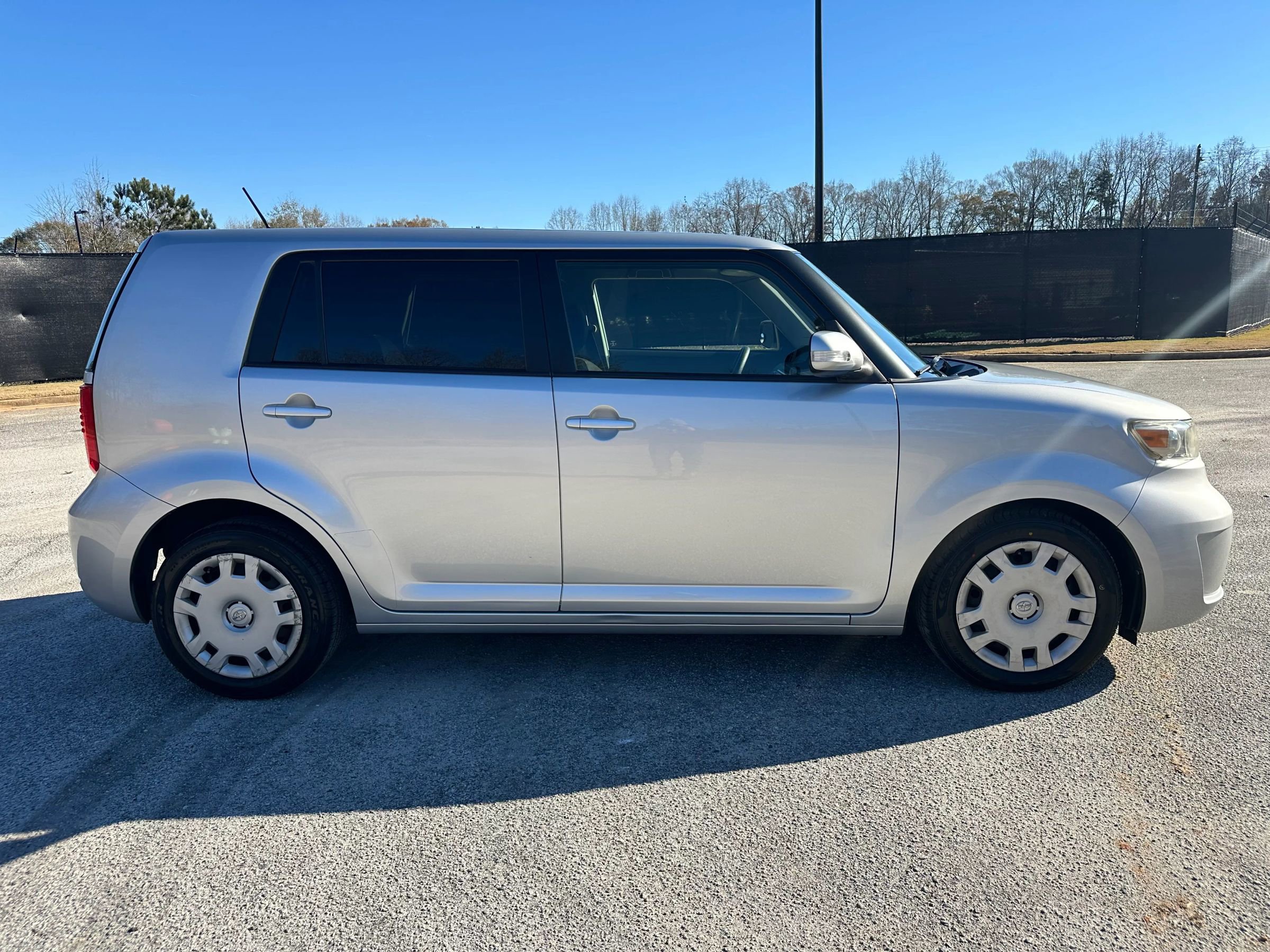 Used 2009 Scion xB FWD image 6