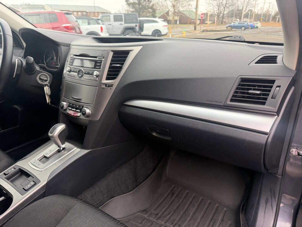 Used 2010 Subaru Outback 2.5i Premium image 11