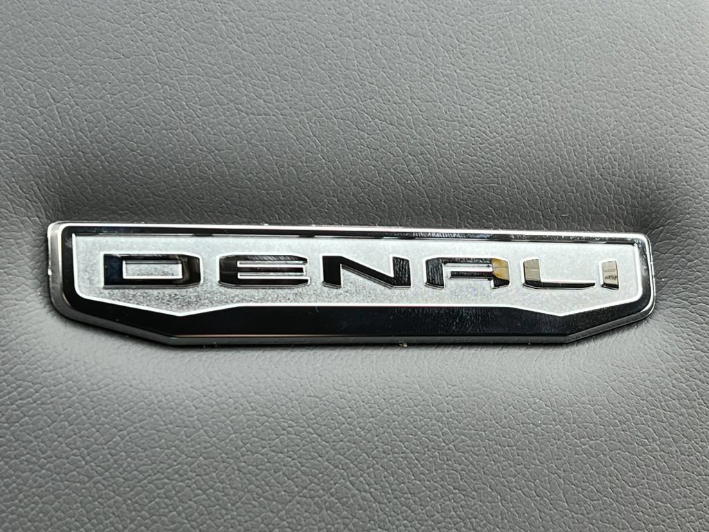 New 2026 GMC Yukon XL Denali w/ Denali Reserve Package AWD/4WD image 12