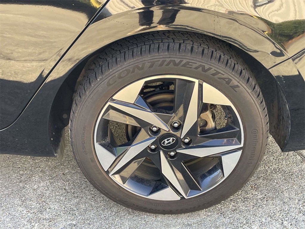 Used 2023 Hyundai Elantra Limited w/ Cargo Package image 9