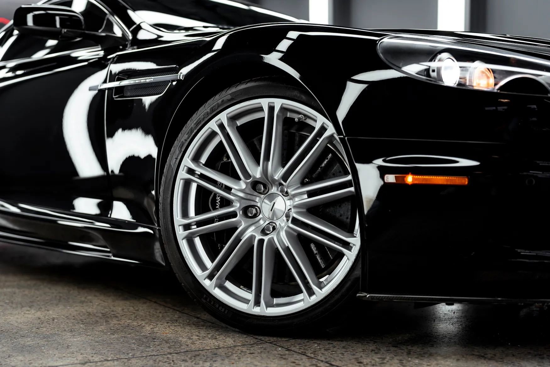 Used 2009 Aston Martin DBS Coupe RWD image 38