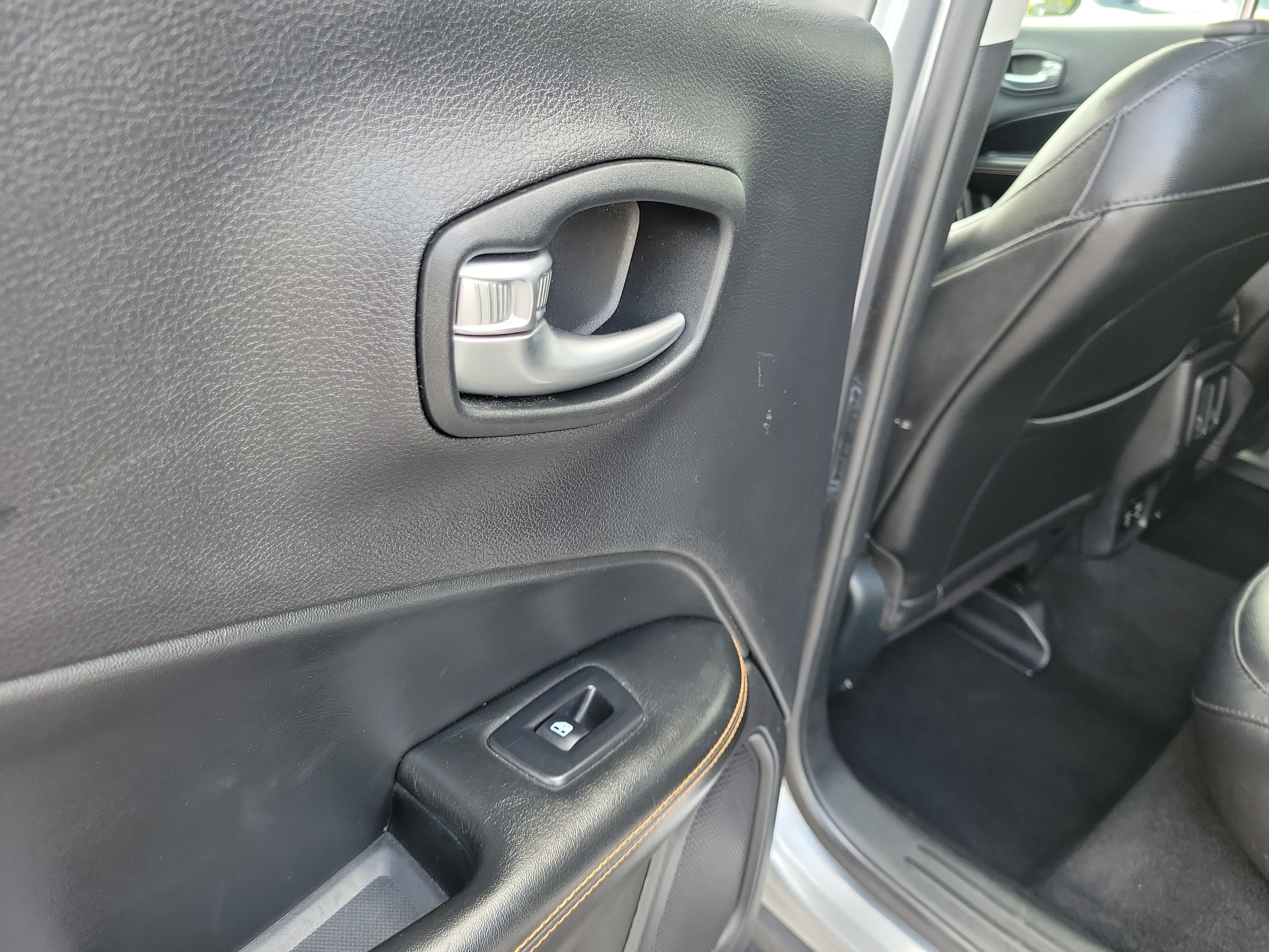 Used 2019 Jeep Compass Limited AWD/4WD image 13