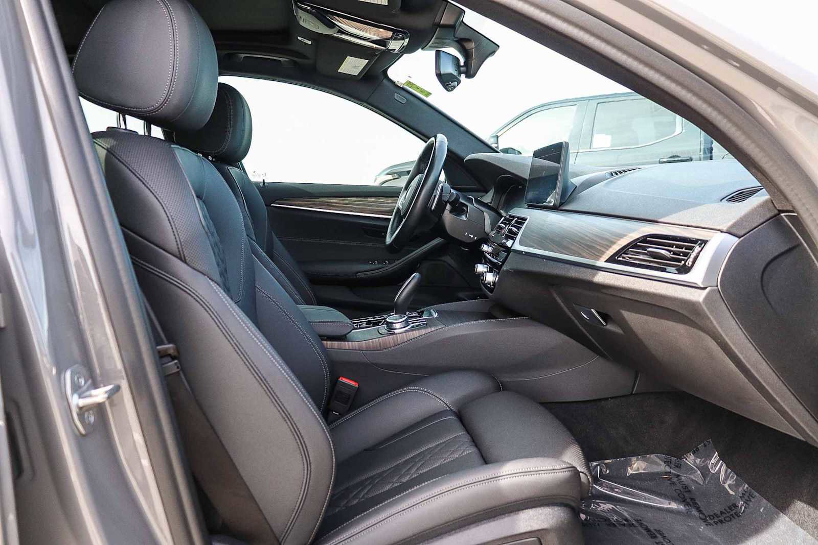 Used 2022 BMW 530e w/ M Sport Package image 23